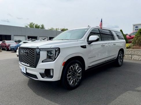 Used 2024 GMC Yukon XL Denali Ultimate AWD/4WD image 3