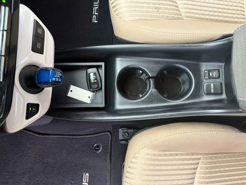 Used 2017 Toyota Prius Two image 19