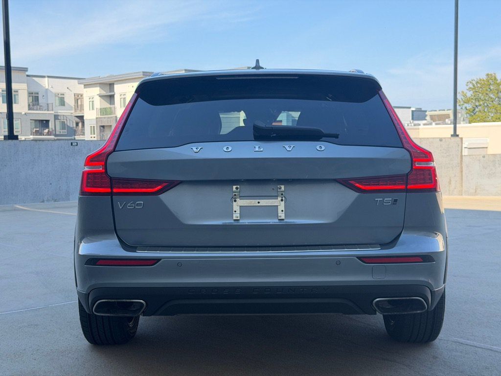 Used 2020 Volvo V60 T5 Cross Country AWD/4WD image 4