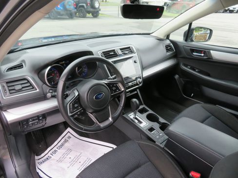 Used 2018 Subaru Outback 2.5i Premium image 11
