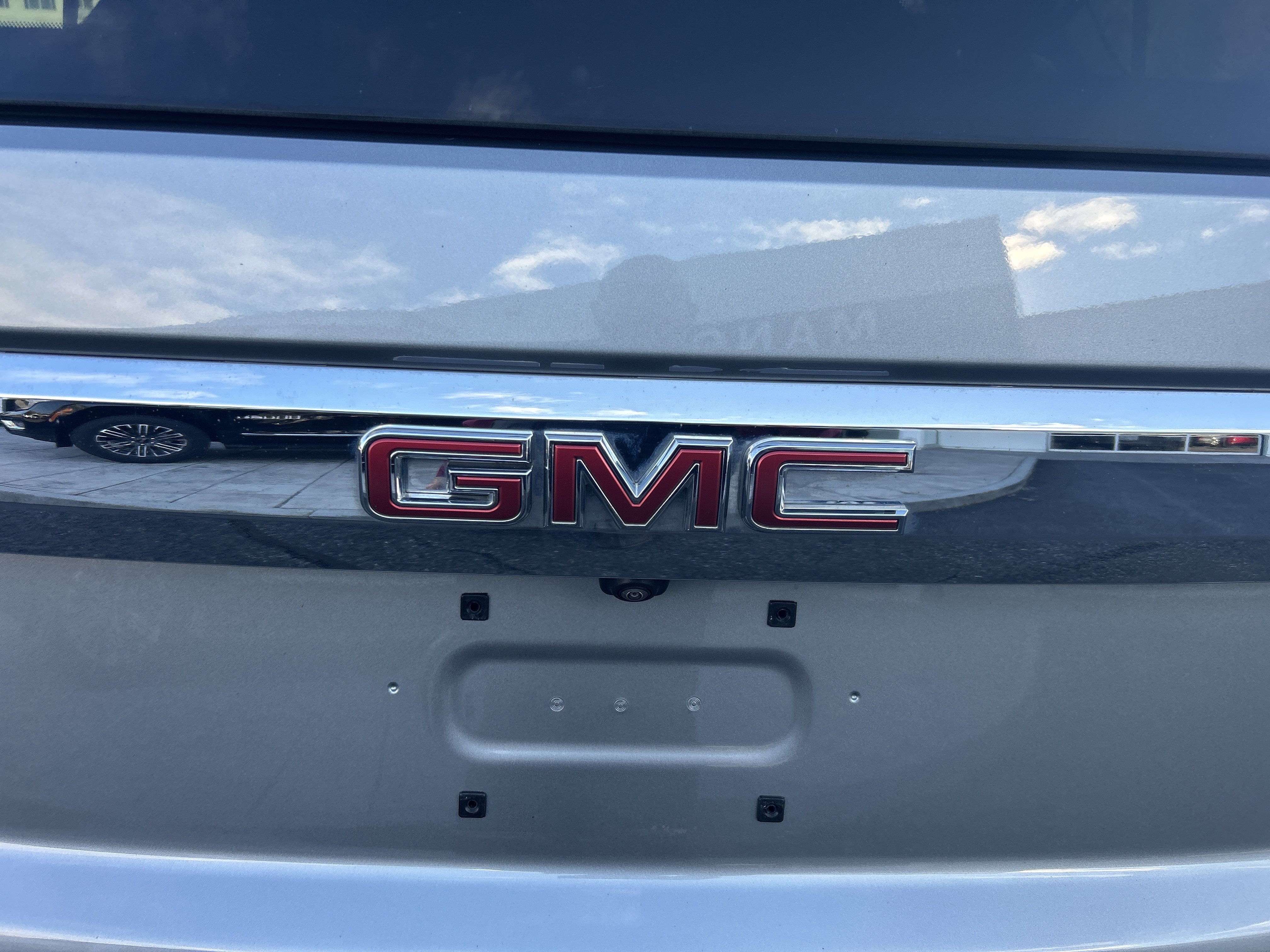 Used 2023 GMC Yukon XL SLT w/ SLT Luxury Package AWD/4WD image 9