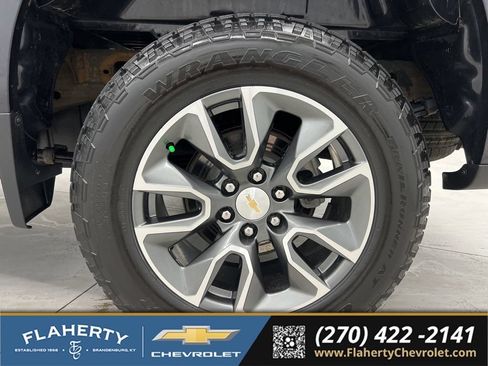 Used 2023 Chevrolet Silverado 1500 LT AWD/4WD image 19