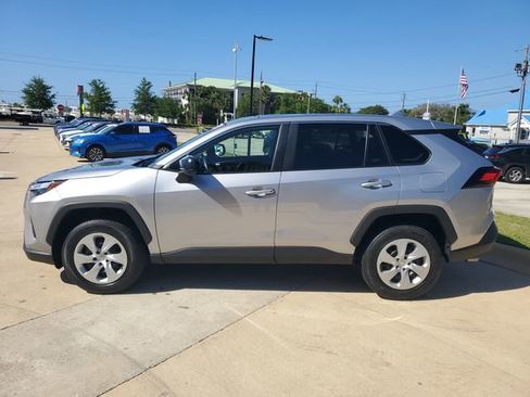 Used 2025 Toyota RAV4 LE AWD/4WD image 2