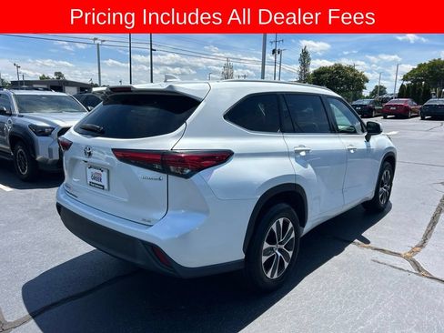 Used 2022 Toyota Highlander XLE FWD image 20