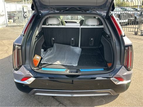 New 2026 Cadillac Optiq Luxury 1 image 31