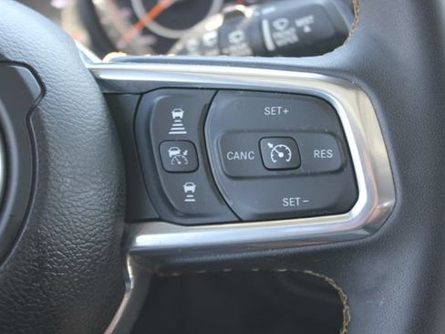 Used 2025 Jeep Wrangler Unlimited Sahara AWD/4WD image 15