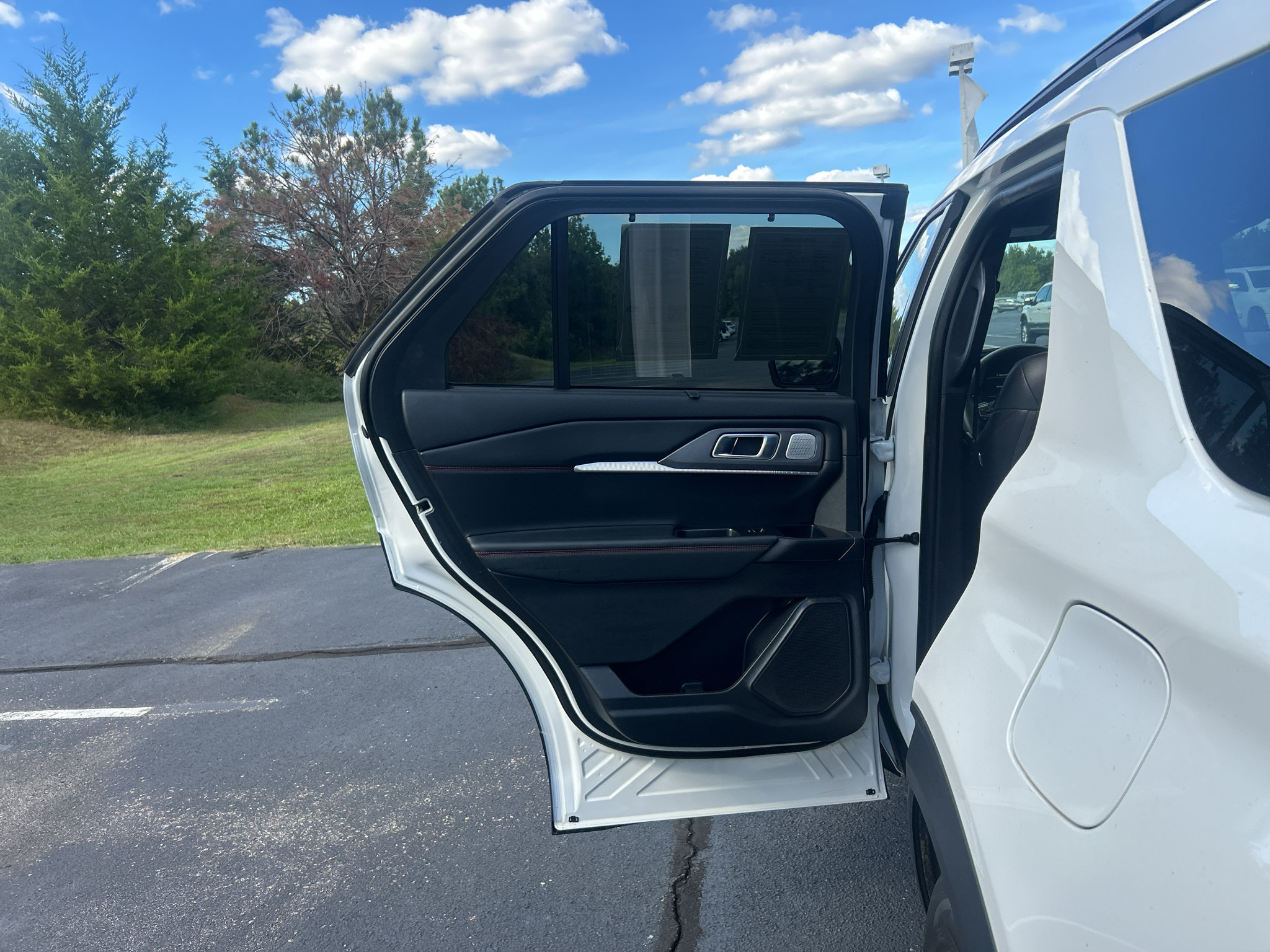 Used 2025 Ford Explorer ST RWD image 24