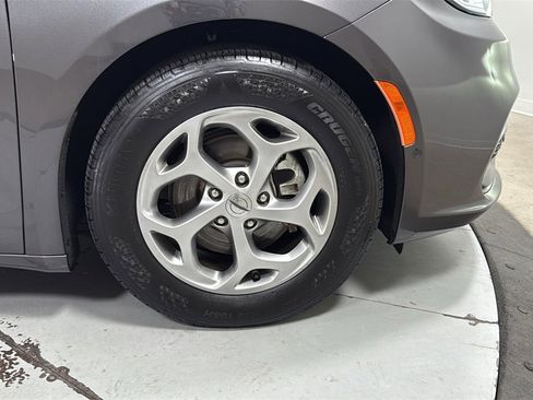 Used 2022 Chrysler Pacifica Limited image 22