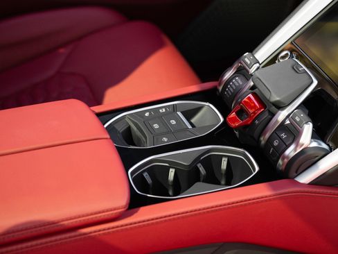 Used 2022 Lamborghini Urus image 66