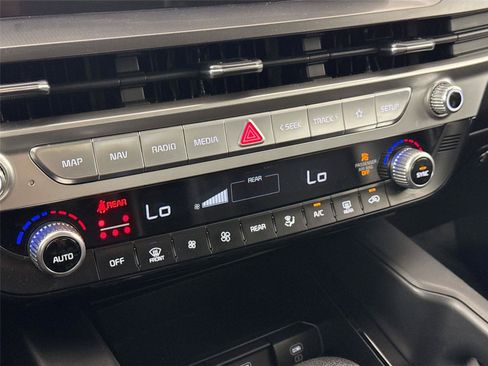 Used 2023 Kia Telluride LX FWD image 23