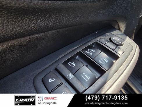 Used 2019 Jeep Cherokee Latitude Plus w/ Comfort/Convenience Group FWD image 10