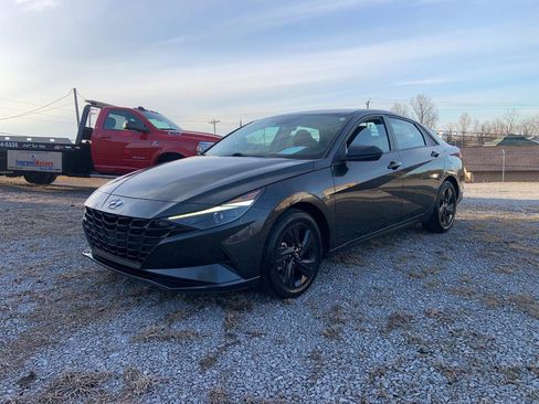 Used 2023 Hyundai Elantra SEL image 1