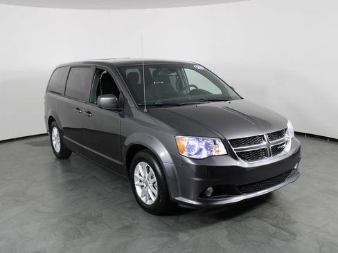 Used 2020 Dodge Grand Caravan SE FWD image 4