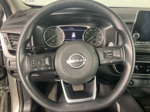 Used 2024 Nissan Rogue S image 11