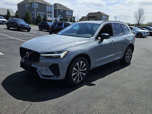 Used 2025 Volvo XC60 B5 Plus AWD/4WD image 8
