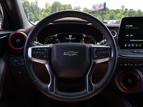 Used 2025 Chevrolet Blazer RS FWD image 28