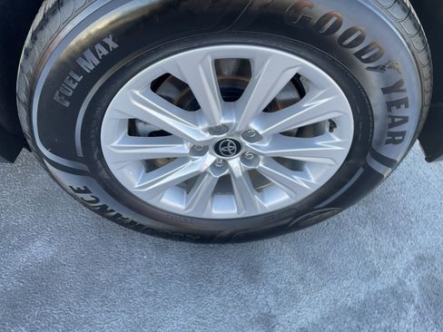 Used 2024 Toyota Grand Highlander XLE image 40