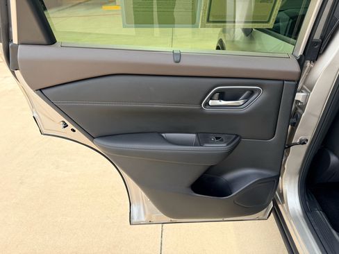 Used 2023 Nissan Rogue Platinum FWD image 25