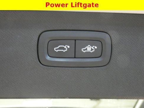 Used 2021 Volvo XC90 T6 Momentum w/ Protection Package Premier image 29