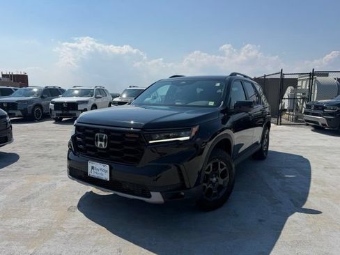 Certified 2024 Honda Pilot TrailSport image 1