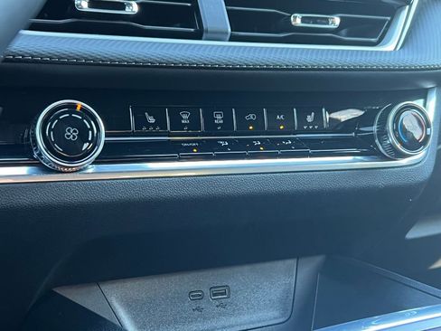 Used 2025 Chevrolet Equinox LT image 28