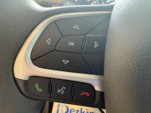 Used 2019 Jeep Renegade Latitude FWD image 13
