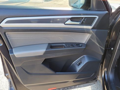 Used 2022 Volkswagen Atlas Cross Sport SEL image 21