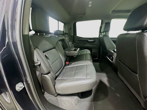 Used 2025 GMC Sierra 1500 SLT AWD/4WD image 27