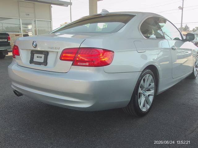 Used 2012 BMW 328i xDrive Coupe AWD/4WD image 3