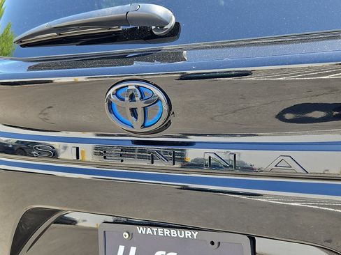 Used 2025 Toyota Sienna XLE Woodland Edition AWD/4WD image 30