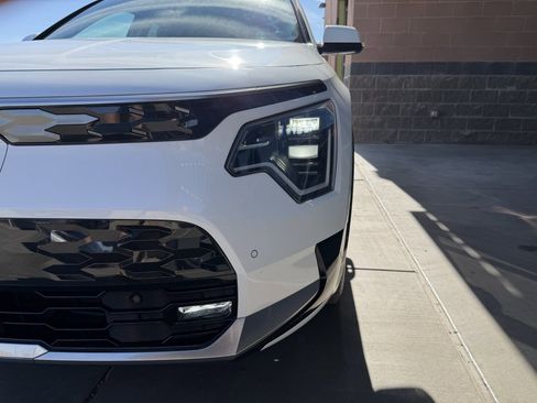 Used 2024 Kia Niro Wave w/ Wave Preserve Package image 11