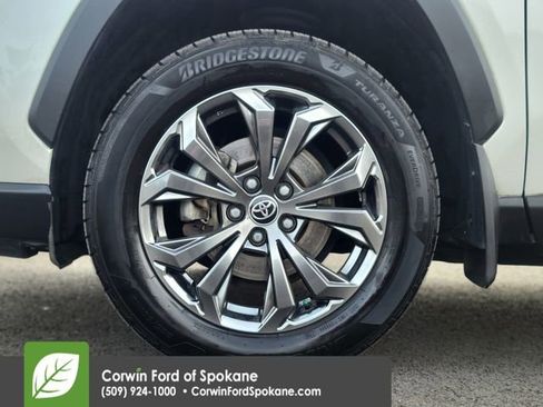 Used 2022 Toyota RAV4 XLE Premium AWD/4WD image 9