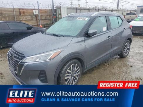 Used 2021 Nissan Kicks SV image 2