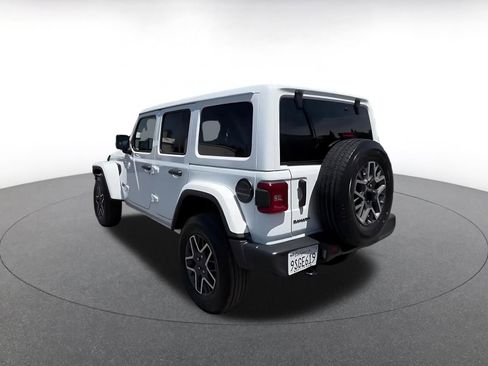 Used 2025 Jeep Wrangler Unlimited Sahara AWD/4WD image 11