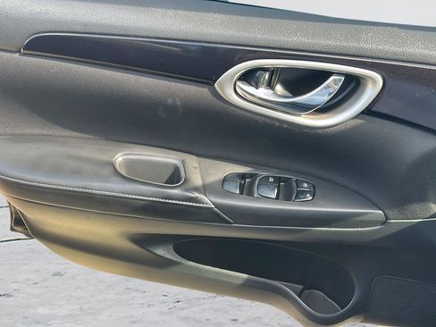 Used 2019 Nissan Sentra SV FWD image 14