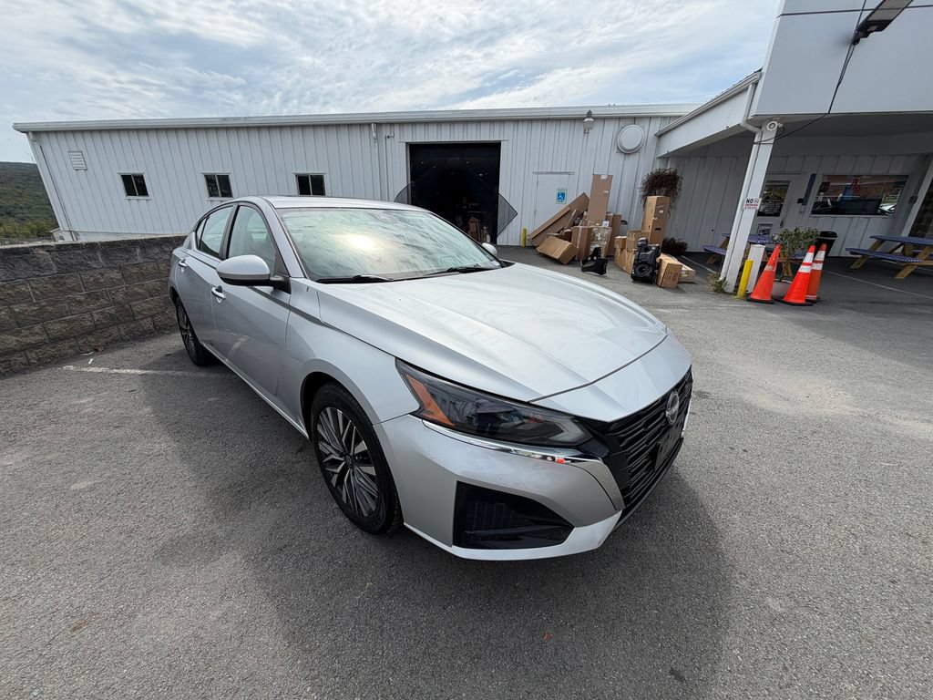 Used 2023 Nissan Altima 2.5 SV w/ SV Premium Package AWD/4WD image 7