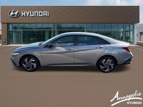 Certified 2025 Hyundai Elantra Sport FWD image 2