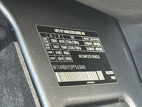 Used 2023 Mercedes-Benz Sprinter 2500 image 34