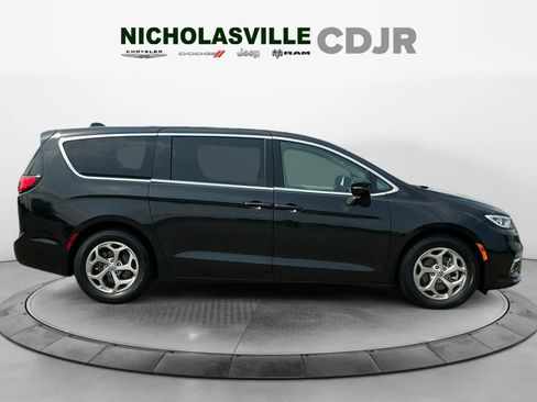 Used 2024 Chrysler Pacifica Limited FWD image 6