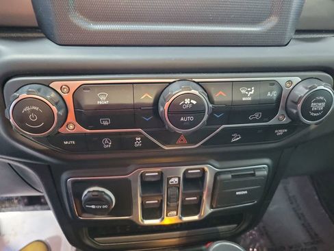 Used 2021 Jeep Wrangler Unlimited Sport AWD/4WD image 40