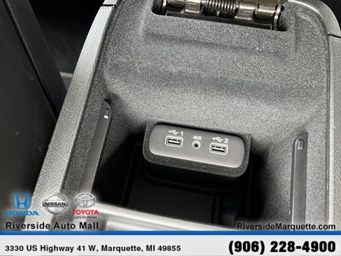 Used 2023 Chrysler 300 Touring L w/ Comfort Group image 18