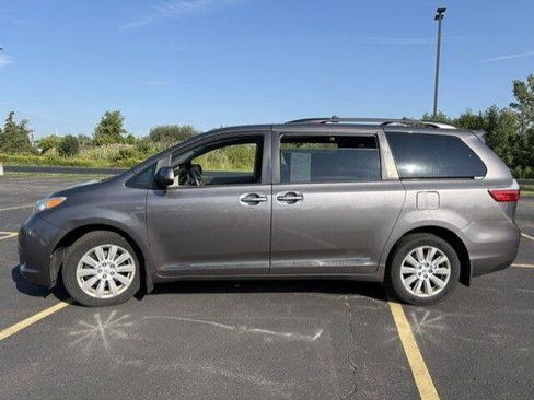 Used 2017 Toyota Sienna XLE w/ XLE Navigation Package AWD/4WD image 8