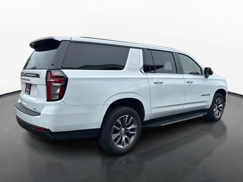 Used 2022 Chevrolet Suburban LT w/ LT Signature Package AWD/4WD image 3