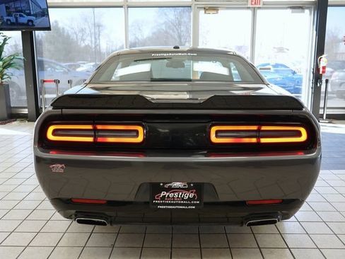 Used 2016 Dodge Challenger SXT image 12
