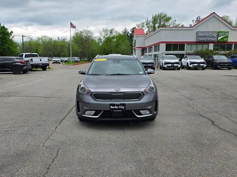Used 2017 Kia Niro EX FWD image 3