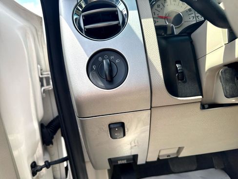 Used 2011 Ford Expedition Limited image 33