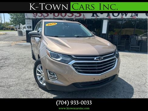 Used 2019 Chevrolet Equinox LT w/ Driver Convenience Package FWD image 1