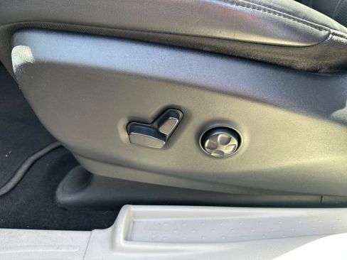 Used 2023 Chrysler Pacifica Touring-L FWD image 20