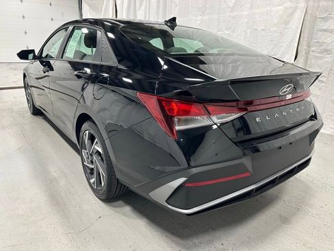 Used 2025 Hyundai Elantra Sport image 5