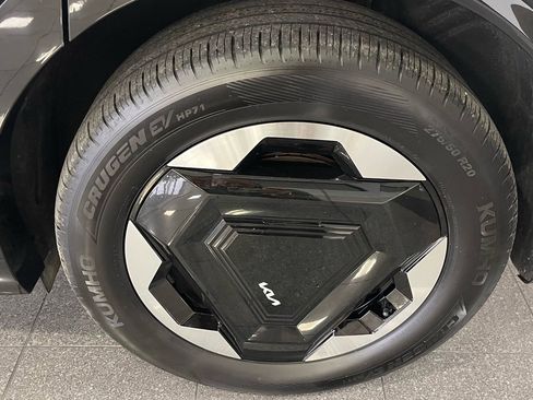 Used 2024 Kia EV9 Land image 25